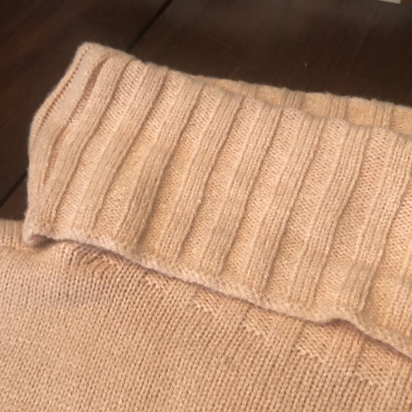 Cream turtleneck sweater - Picture 2 of 3